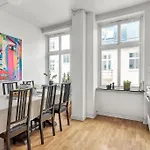 Kanskje Den Storste Airbnb-Leiligheten I Sentrum!