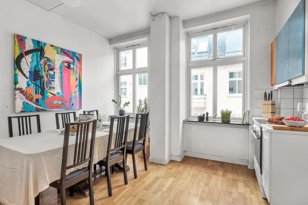 Appartement Kanskje Den Storste Airbnb-leiligheten I Sentrum! *